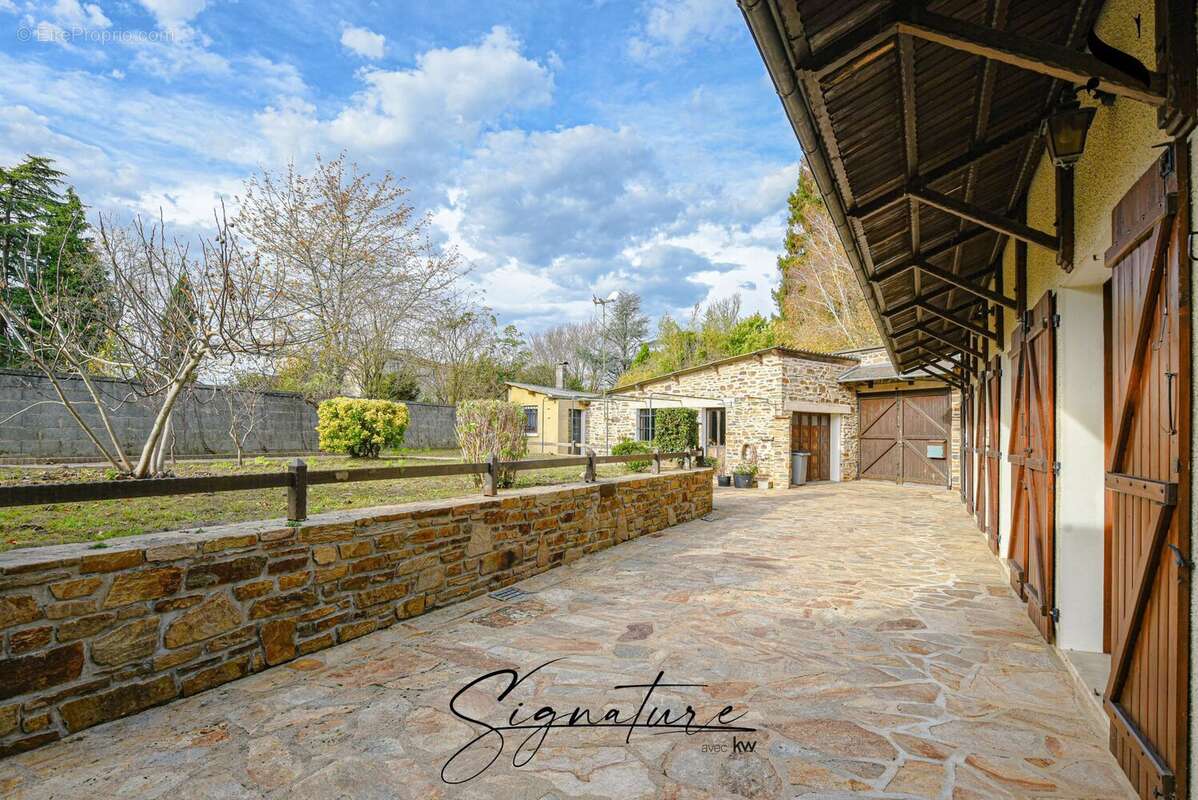 Maison à SAINT-YRIEIX-LA-PERCHE