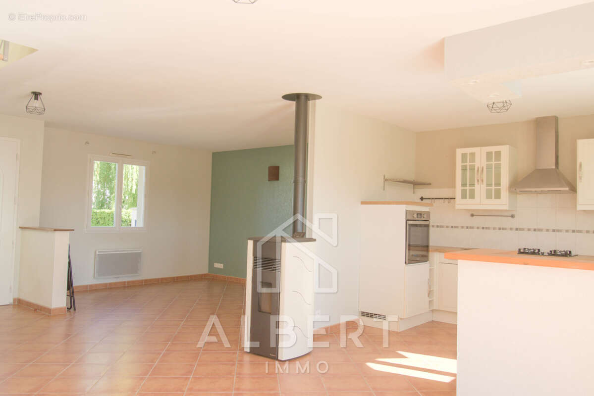 Maison à LONGUE-JUMELLES