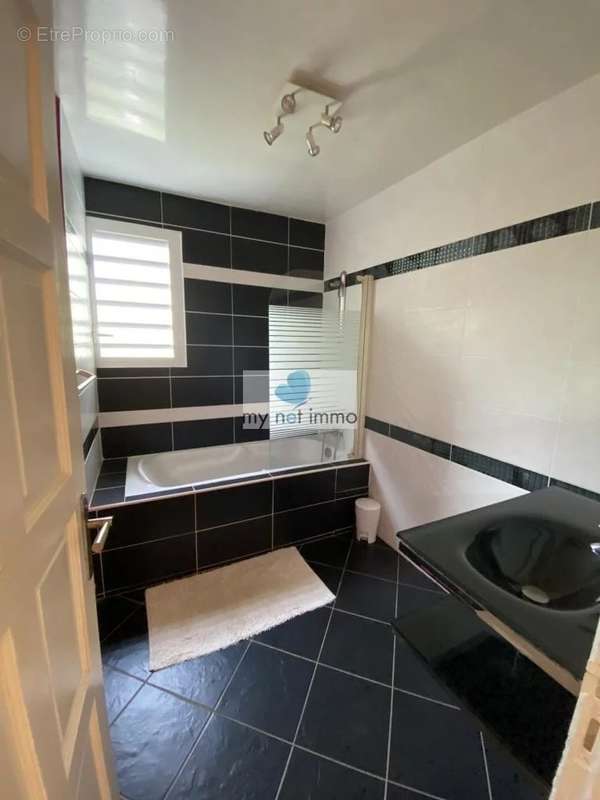 Maison à PETIT-BOURG