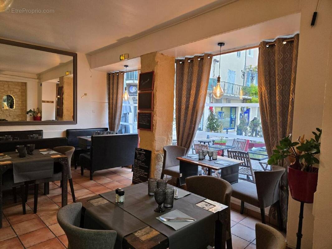 Commerce à SAINT-PAUL-TROIS-CHATEAUX