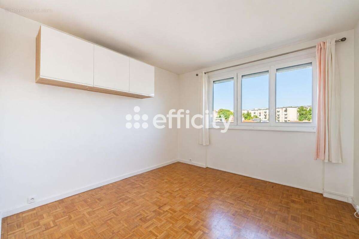 Appartement à SURESNES