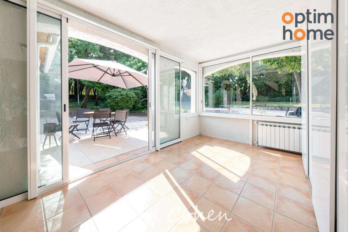 Belle propriété de 184 m2 sur 6300 m2 piscine proche Aix-en-Provence - photo 6