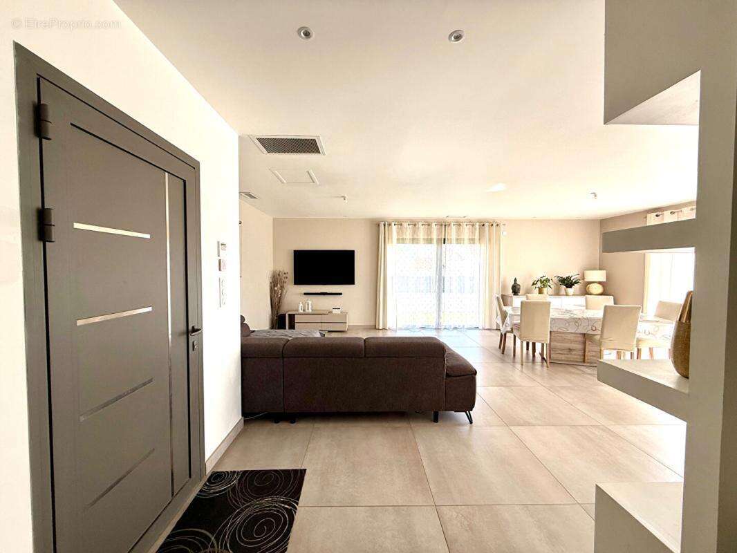 Maison à SAINT-CHAMAS