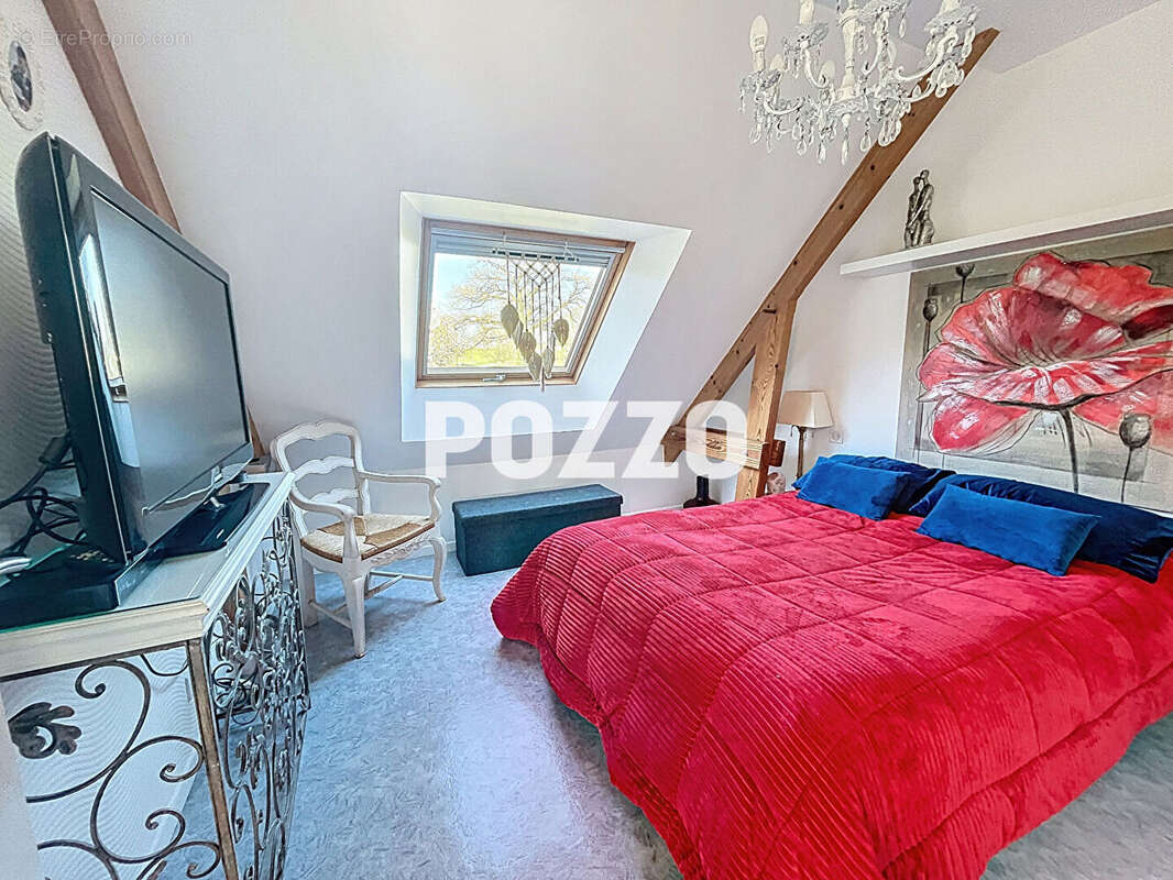 A Vendre - Les Loges Marchis - Maison 6 pièce(s) 154 m² - photo 12