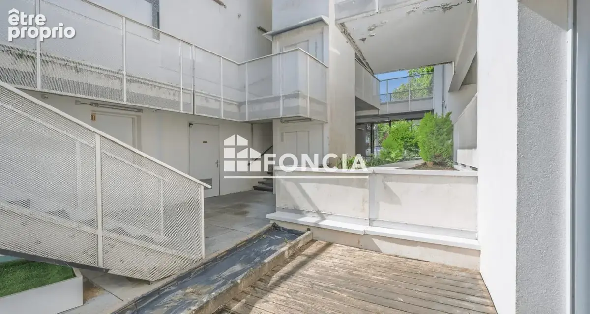 EXCLUSIVITÉ FONCIA- CARQUEFOU BOURG : T2 48,19 m2 + terrasse 7,68 m2 + stationnement sécurisé en sous-sol, à 5 minutes des comme - photo 7