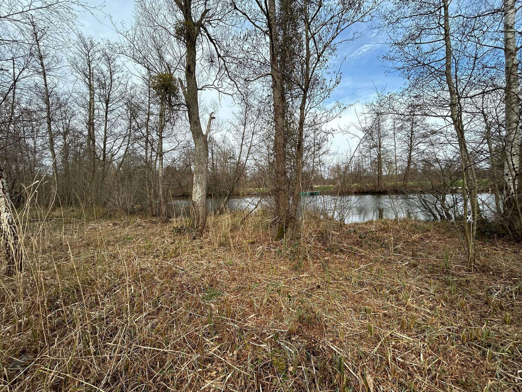 Terrain à MAREUIL-CAUBERT