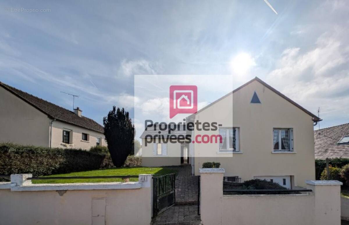 Maison à COSSE-LE-VIVIEN