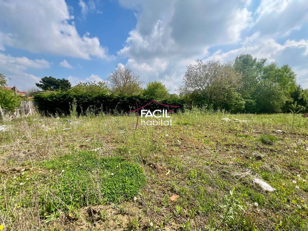 Terrain à EVIN-MALMAISON