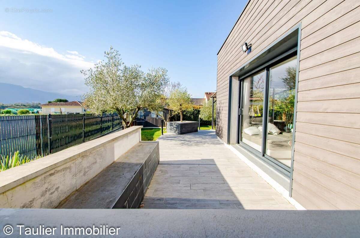 Maison à SAINT-LATTIER