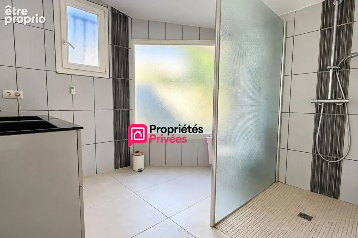 Plain-pied T6 de 123 m² à vendre avec piscine sans vis-à-vis CHÂTEAUGAY 63119 - photo 15