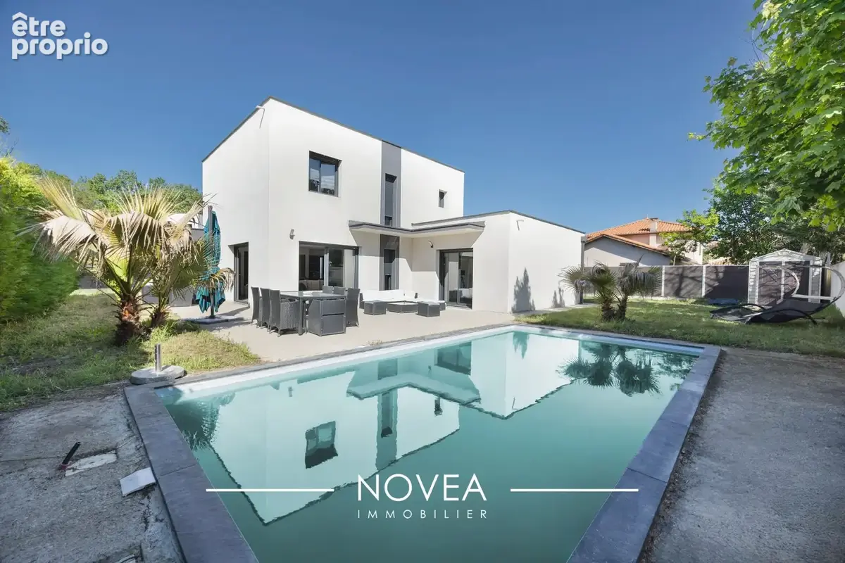 Maison 144 m² à Saint-Maurice-De-Beynost  - photo 1
