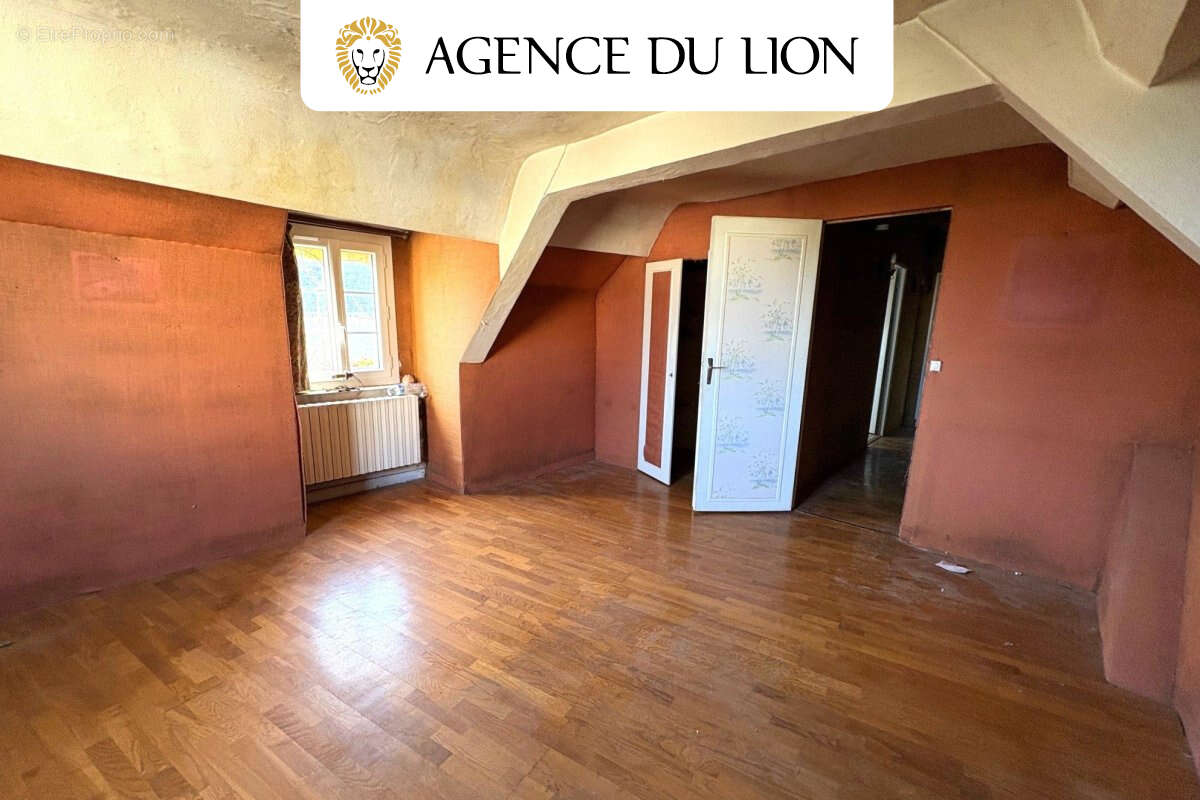Maison à CHERISY