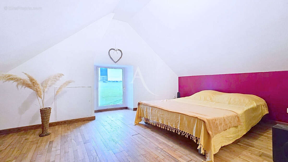 Maison à JOUY-LE-CHATEL