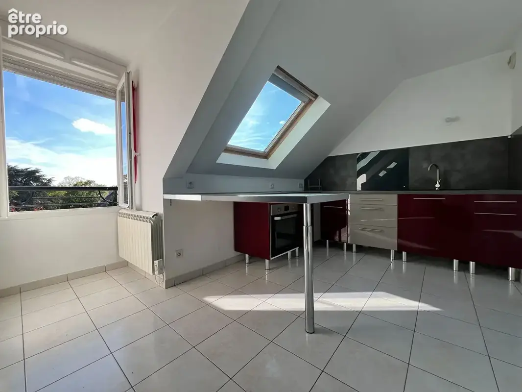 Appartement T2 bourg SAINT DENIS EN VAL avec parking - photo 4