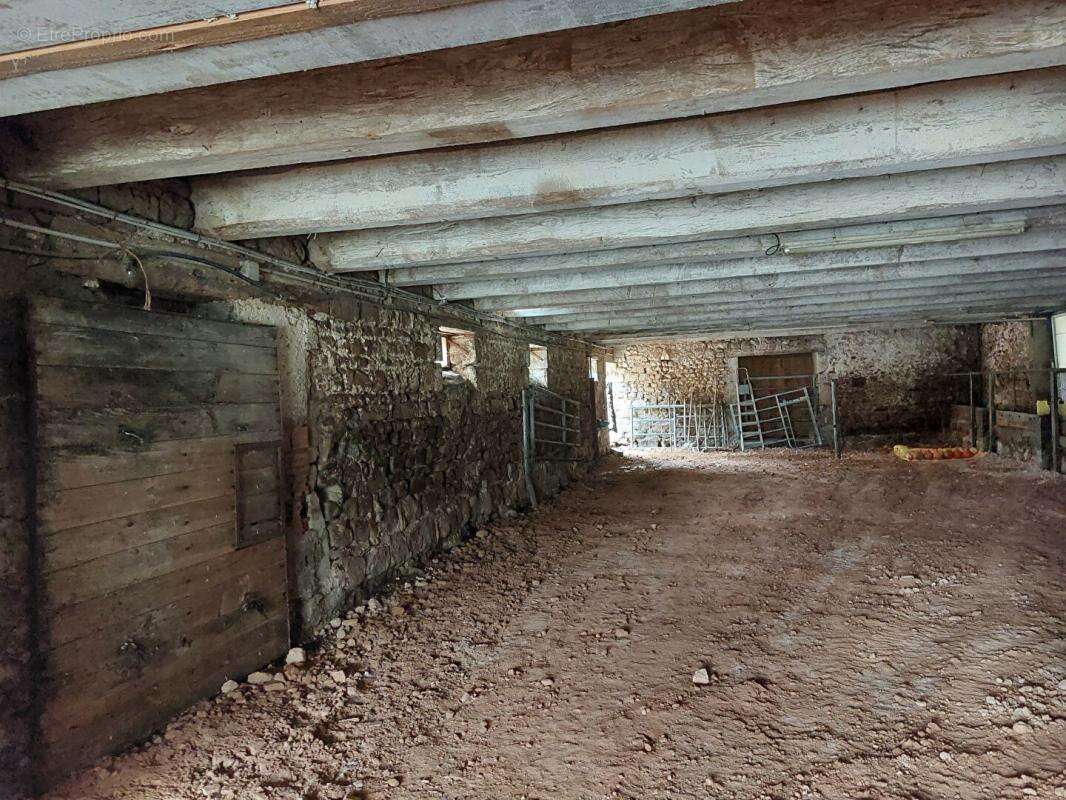 Maison à SAINT-MARTIN-DE-SALENCEY