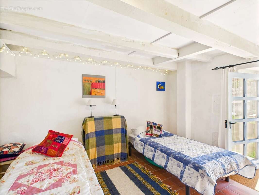 Jolie maison traditionnelle près d'un village populaire - photo 8