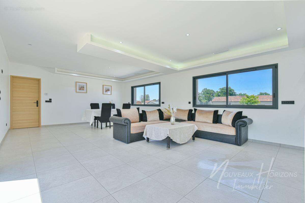 Maison 157 m² à Saint-Maurice-Les-Brousses  - photo 4