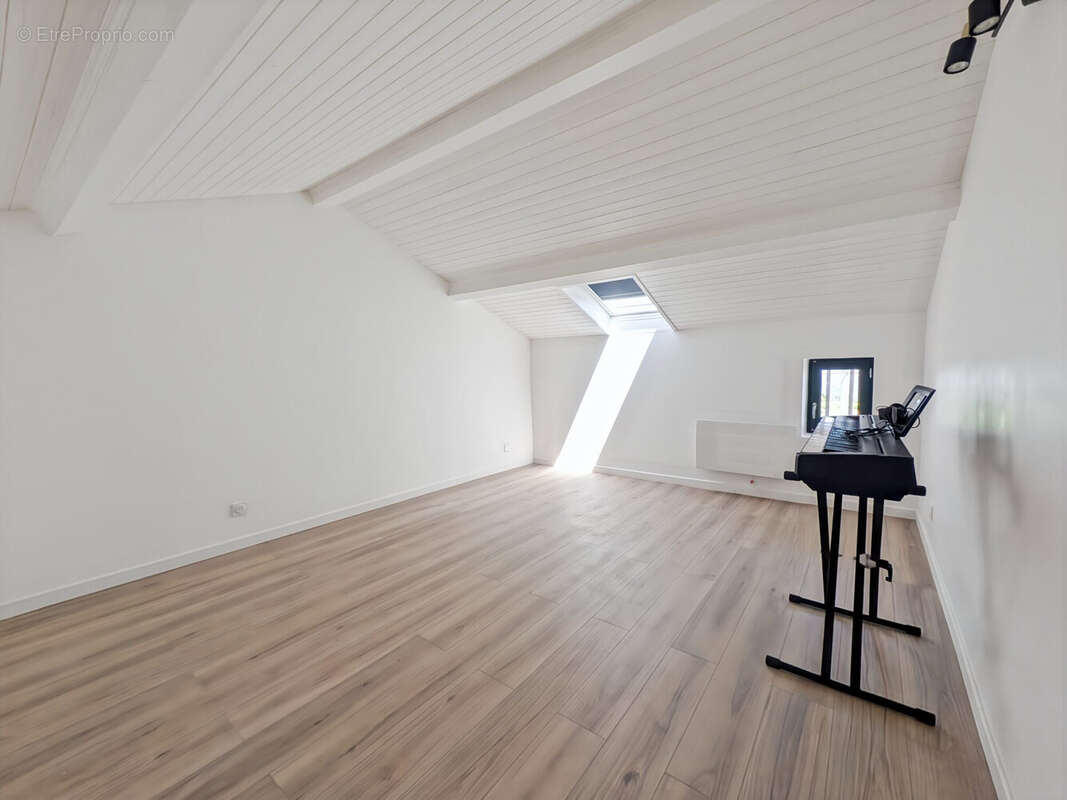 Maison 74 m² à Anse  - photo 8