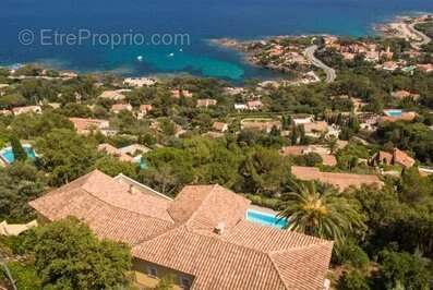 Maison à ROQUEBRUNE-SUR-ARGENS