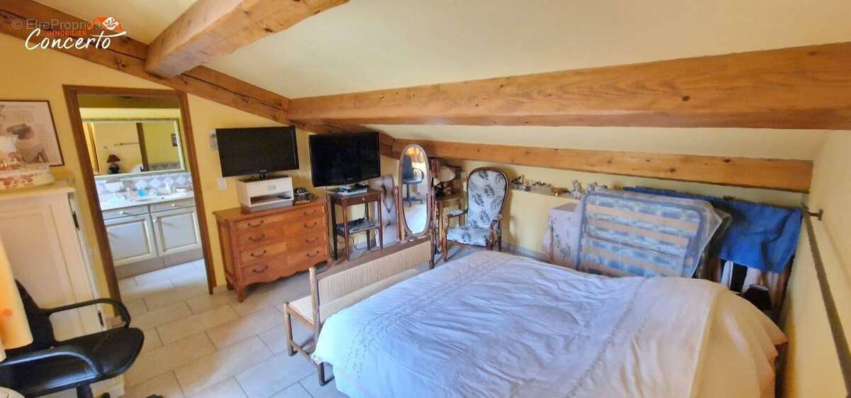 Autre à ROQUEBRUNE-SUR-ARGENS