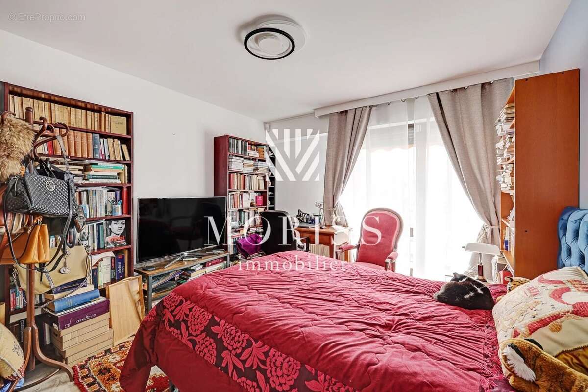 Appartement à COURBEVOIE