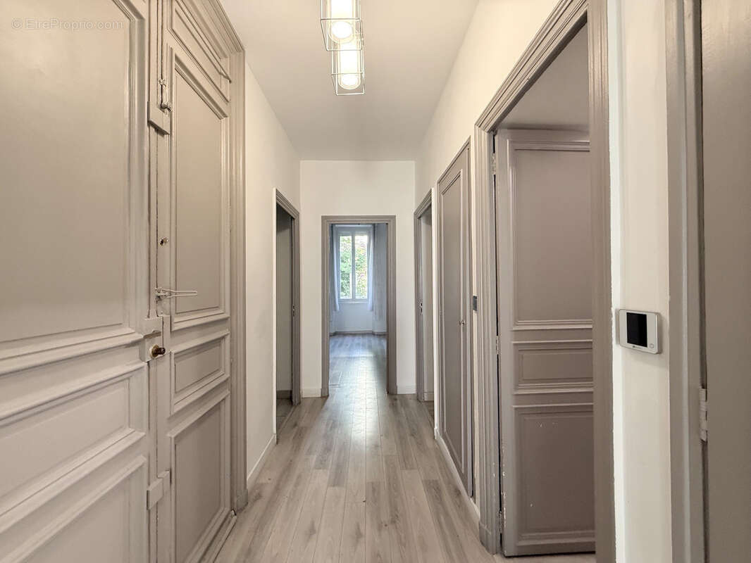 Appartement à MARSEILLE-6E