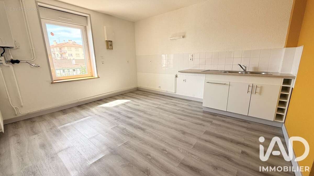 Appartement 420 m² à Roanne  - photo 5