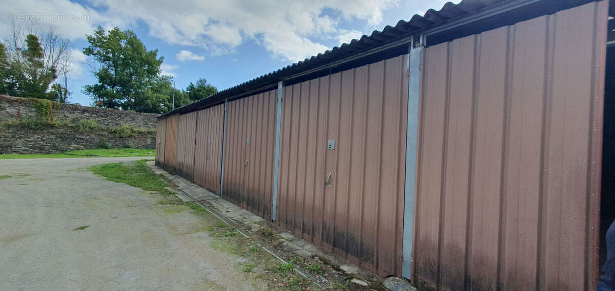 Parking à SAINT-BARTHELEMY-D&#039;ANJOU