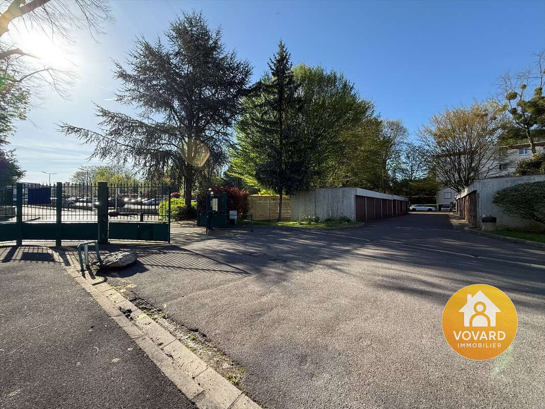 Parking à SAINT-BRICE-SOUS-FORET