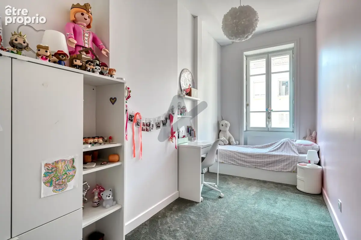 Superbe appartement de caractère entièrement rénové avec 2 chambres et un bureau - photo 9