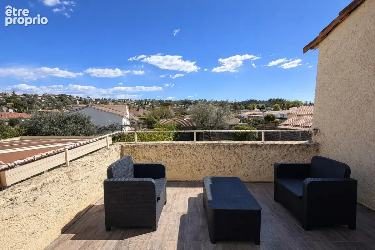 Villa 6 pièces de 132m2 avec jardin dans domaine fermé avec piscine au calme absolu. - photo 11