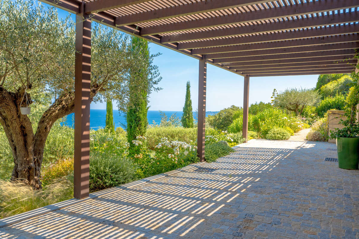 Domaine de la Nartelle villa de prestige avec piscine et vue mer dominante - photo 32