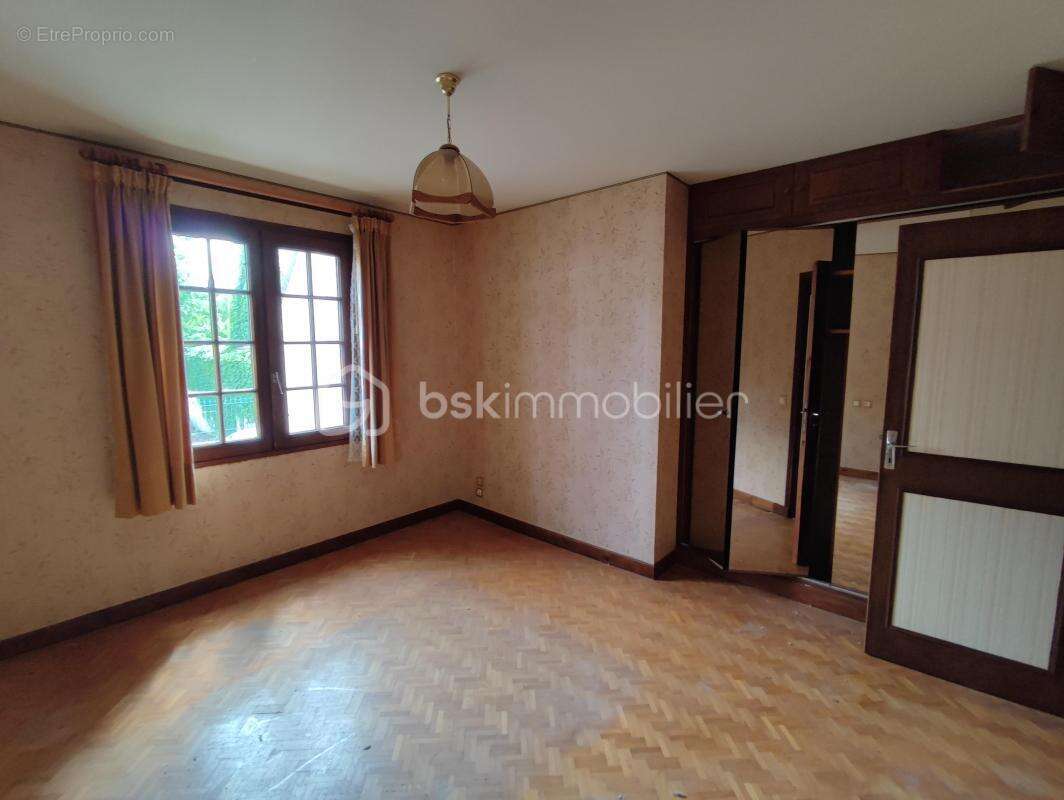 Maison de 113 m² sur sous sol et grenier aménageable sur 445 m² de parcelle - photo 6