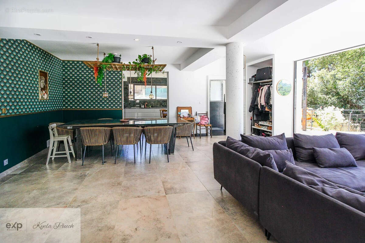 Kyela Puech, exp Luxury présente villa rénovée, trois chambres, grande cuisine, vue imprenable, possibilité d'agrandir, climatisation réversible, piscine et jardin  - Maison à TOURVES