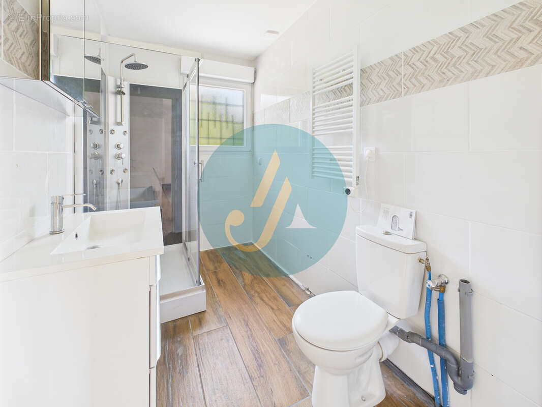 Maison à LA CHAPELLE-D&#039;ANGILLON