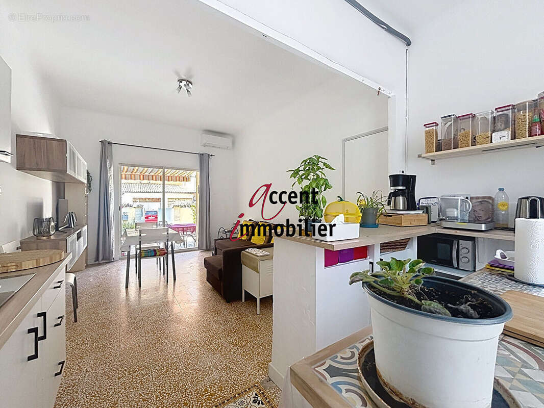 Appartement T3 avec cour extérieur et garage - photo 3