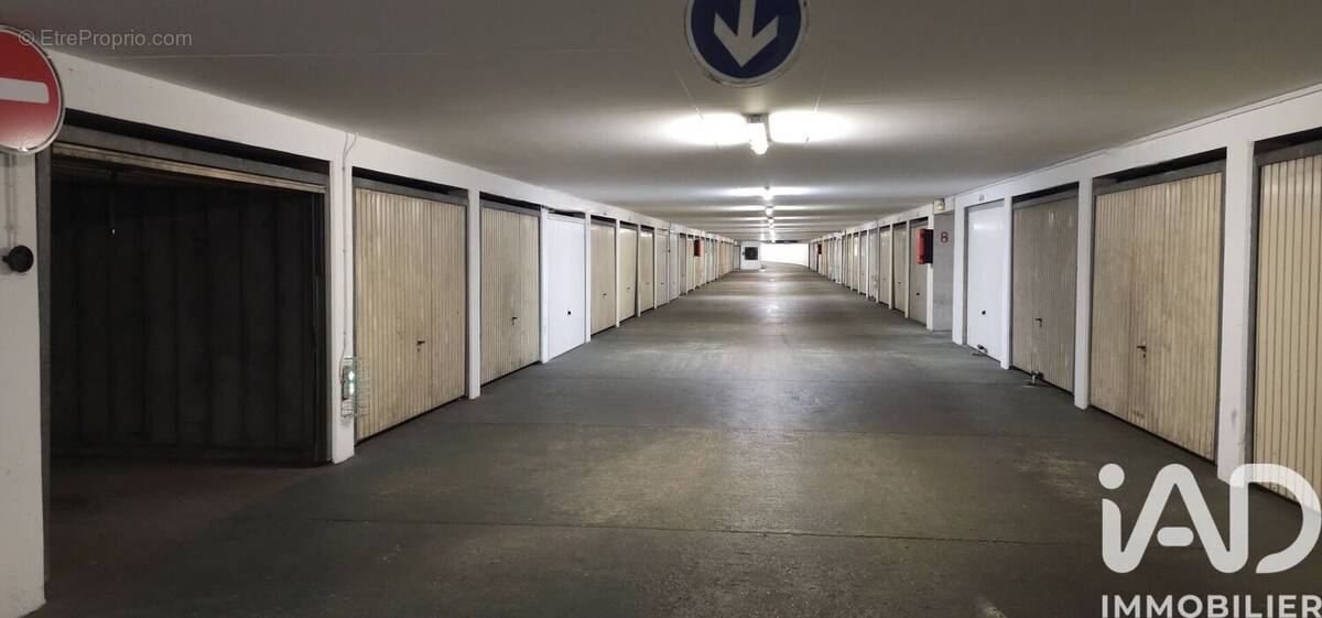 Photo 1 - Parking à LES MUREAUX