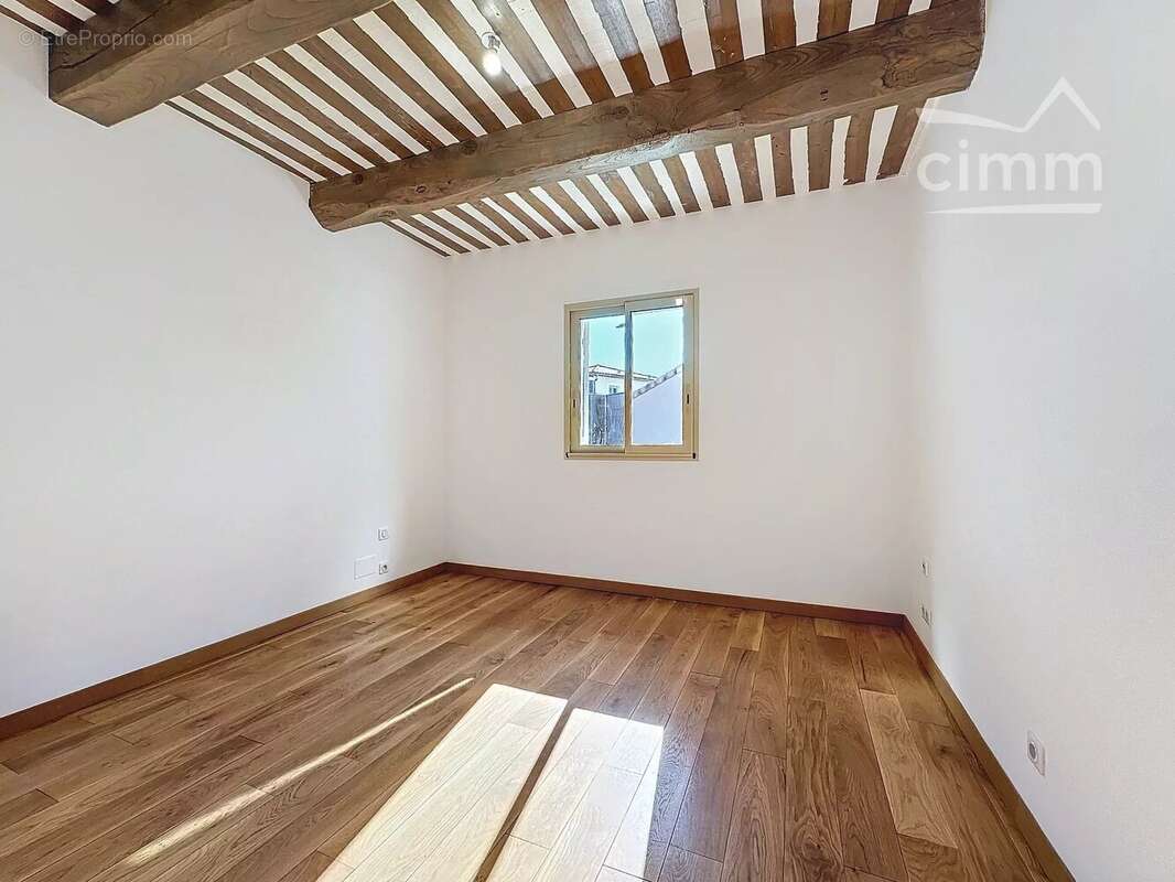 Maison à L&#039;ISLE-SUR-LA-SORGUE