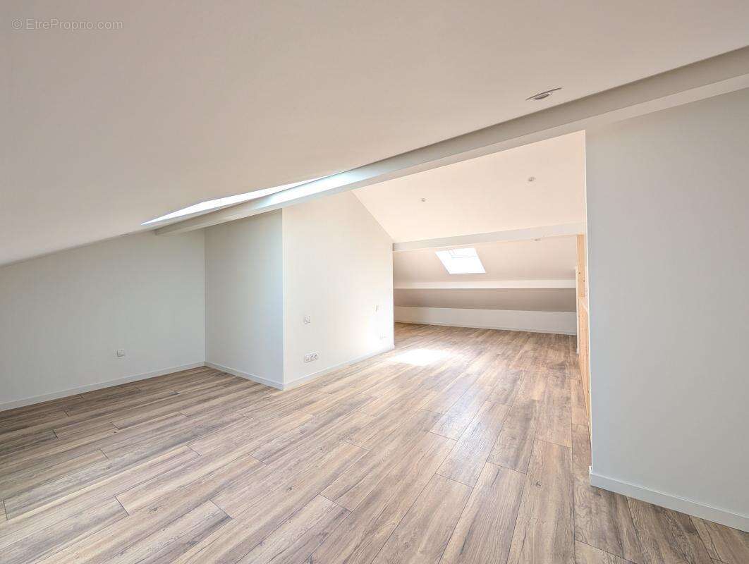 Appartement à SEREZIN-DU-RHONE