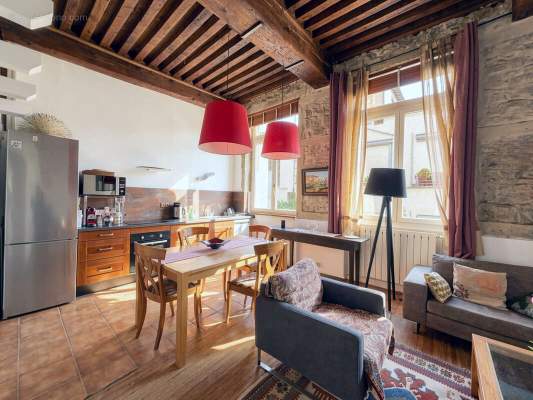 LYON 4   À deux pas du Gros Caillou : CHARME CANUT de 49,39 m2 et 76,30 m2 au sol - photo 4
