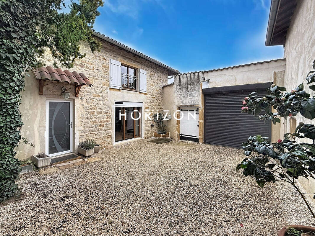 Maison à SAINT-GEORGES-DE-RENEINS