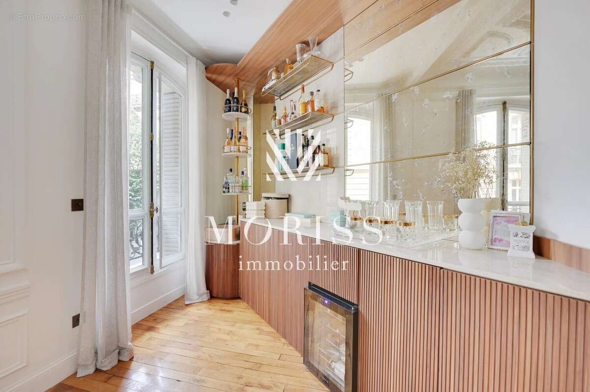 Appartement à PARIS-16E