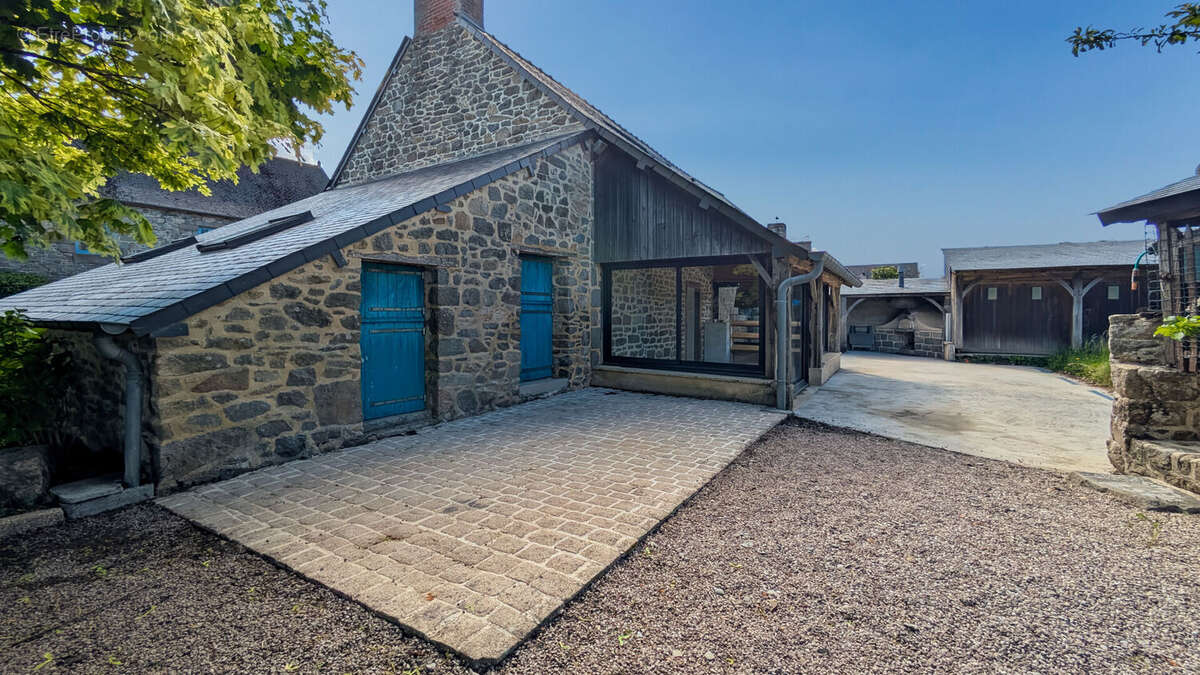 Maison à SAINT-LEGER-DES-PRES
