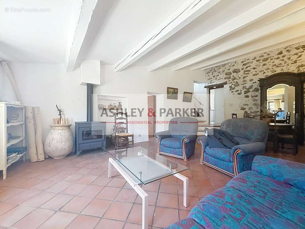 Appartement à SAUSSES