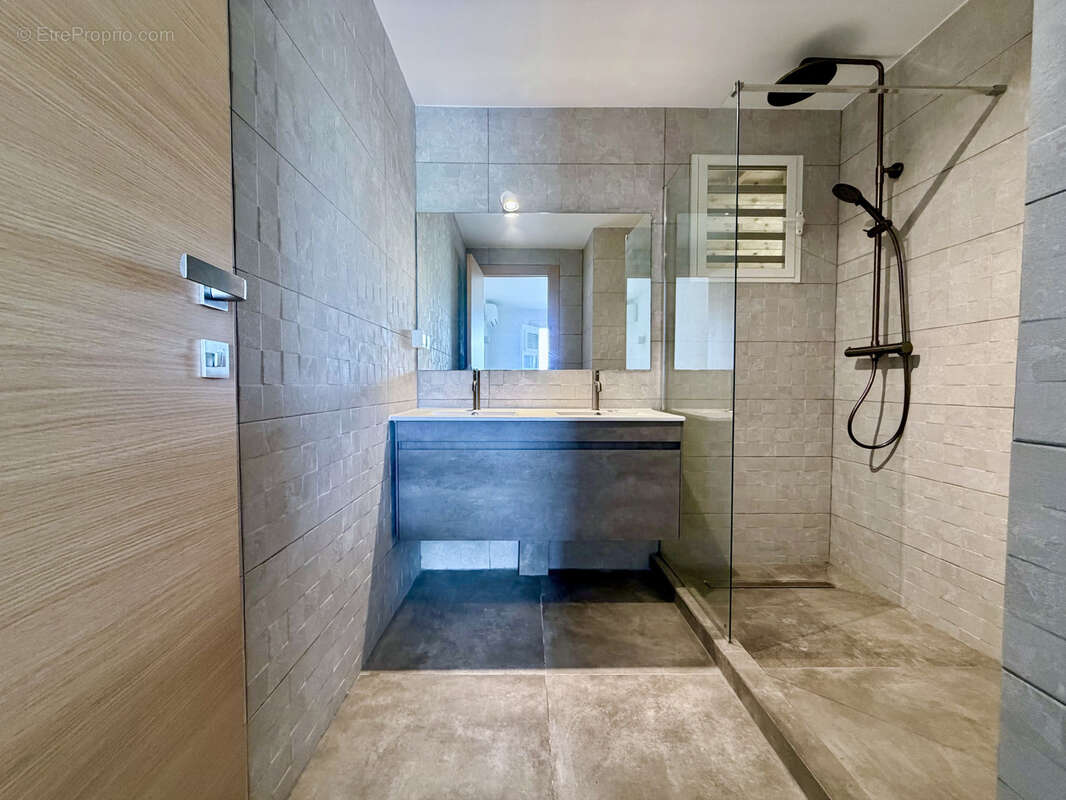 Maison T4 - 108 m2 - Baie Orientale - photo 7