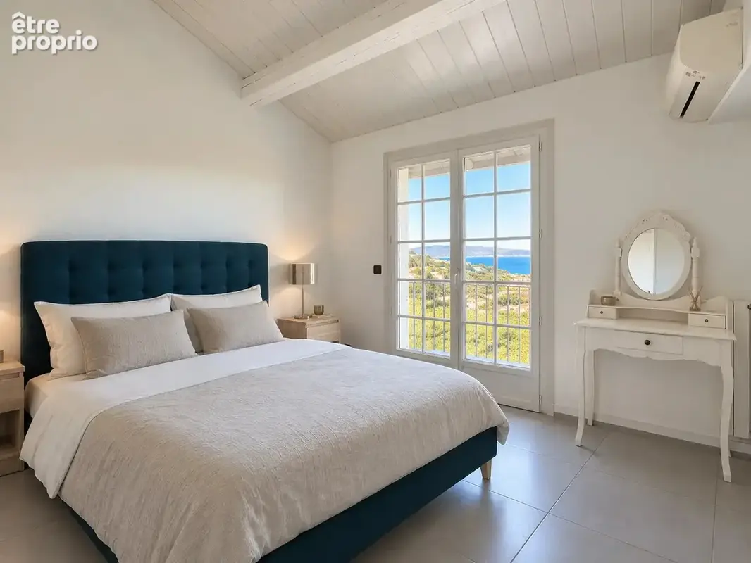 Villa avec vue mer et piscine à débordement à Cavalaire-sur-Mer - photo 11