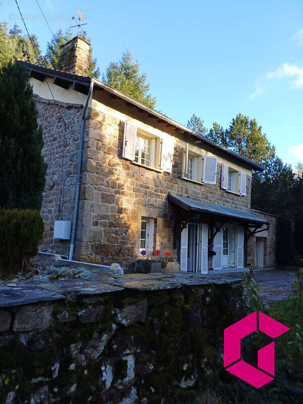 Maison à MONTREGARD