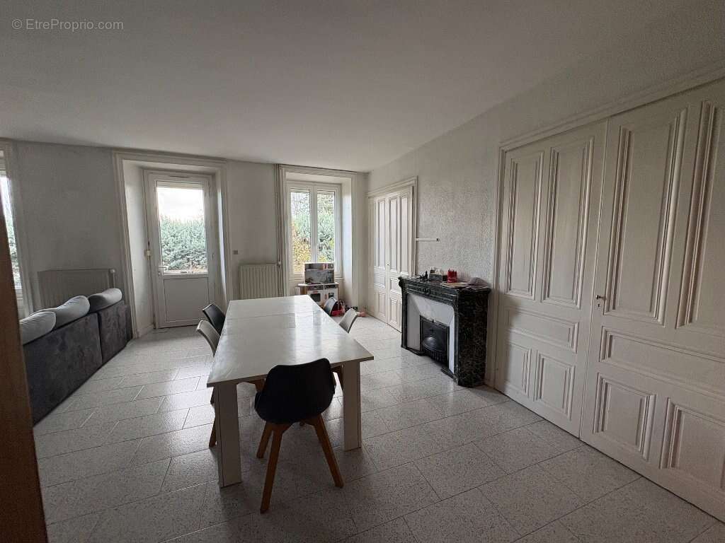 Appartement à SAINT-JUST-SAINT-RAMBERT