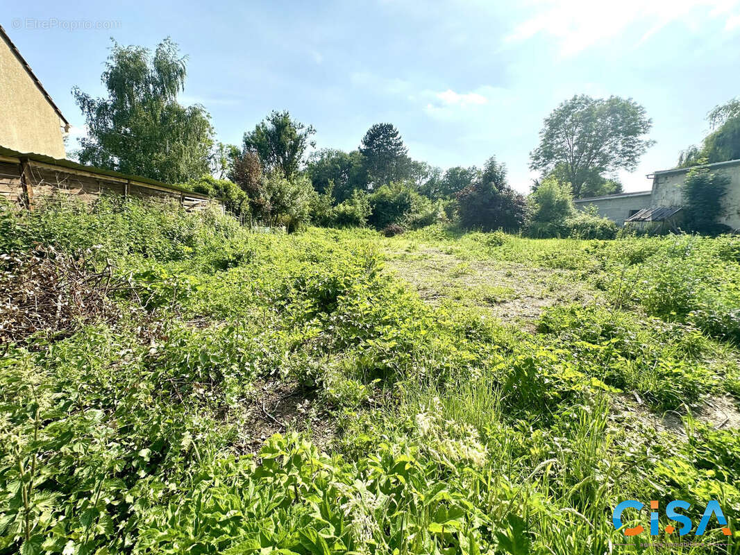 Terrain à NEUILLY-EN-THELLE