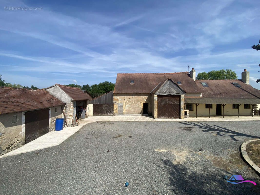 MAISON ET DEPENDANCE - Maison à SAINT-PIERRE-LES-BOIS